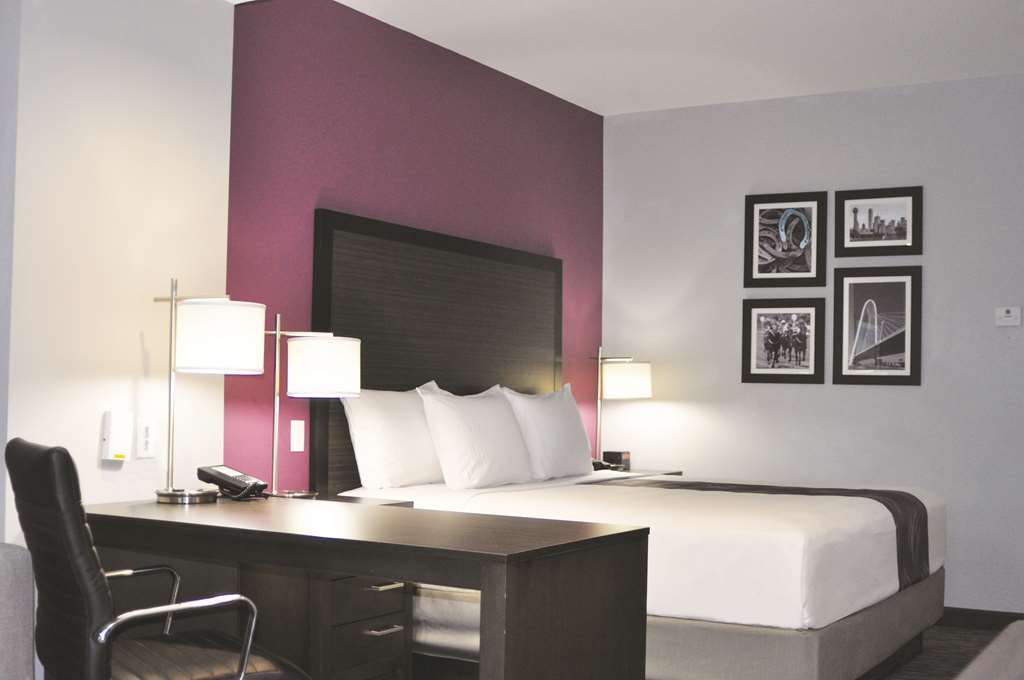 La Quinta By Wyndham Dallas Grand Prairie North Room photo