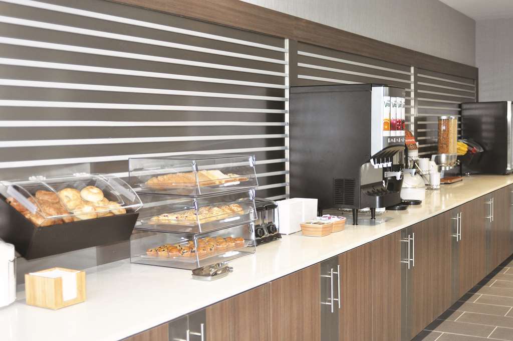 La Quinta By Wyndham Dallas Grand Prairie North Facilities photo